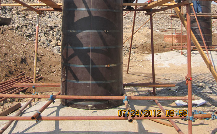 混凝土圓柱模板底部找平防止漏漿