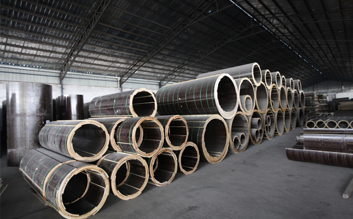 加工生產的木質圓柱模板的工廠倉儲